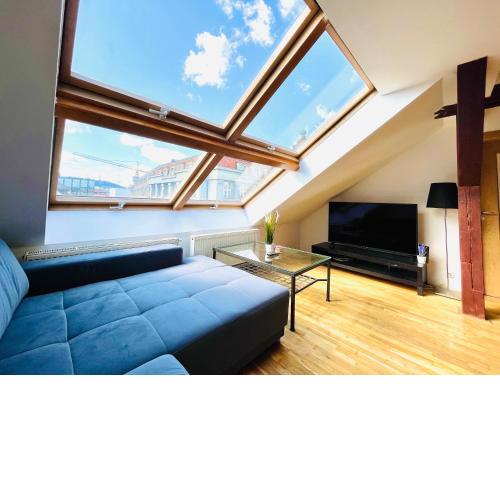 FREE PARKING- Cozy apartment in historical building center Prague
