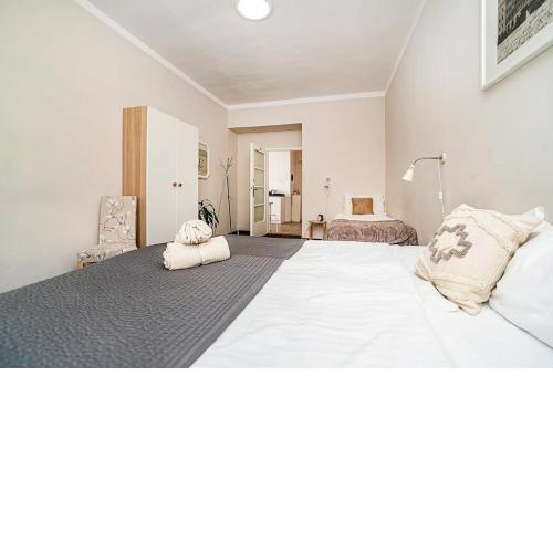 Fresh flat by tram Zizkov sleeps 6