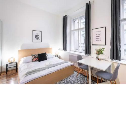 Friendly Studio for Two Old Town
