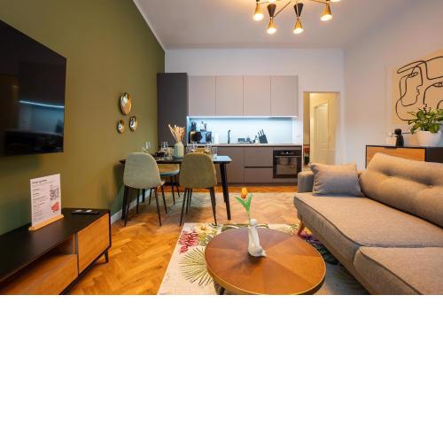 Fully renovated 2-room central apartment