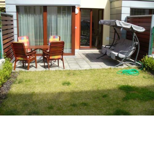 Garden apartment with garage in central Prague