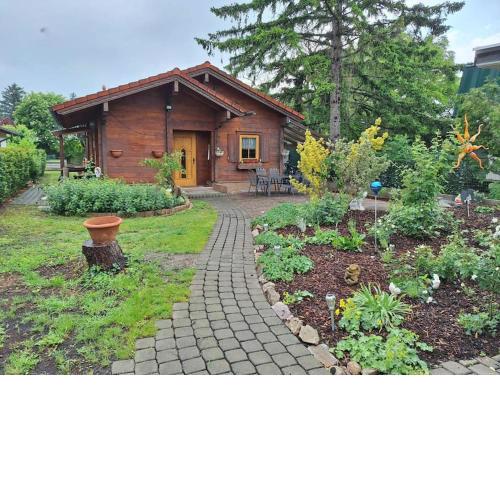 Gartenhaus am Stadtrand von Wien mit Parkplatz
