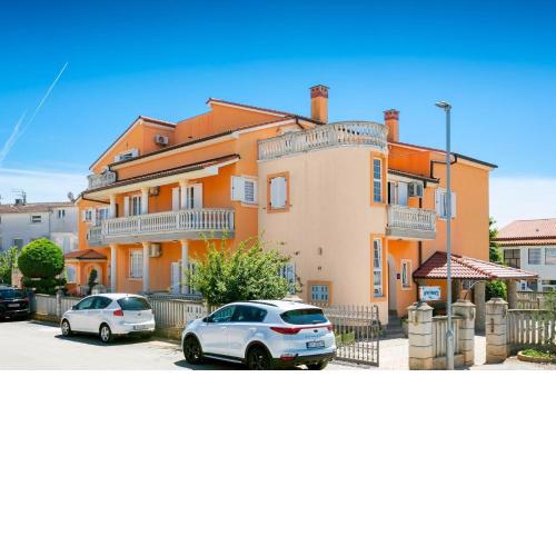 Gemütliches Appartement in Medulin mit Terrasse, Garten und Grill