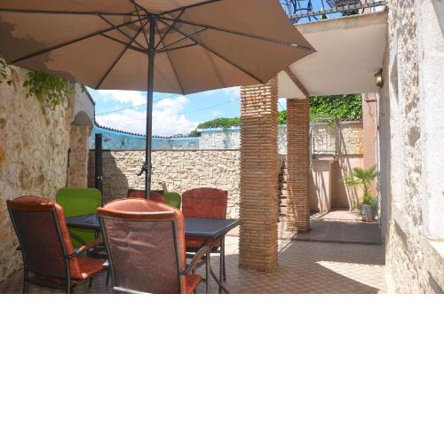Geräumige Duplexwohnung mit Terrasse und Pool