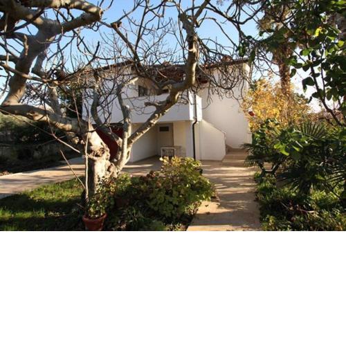 Gesamte Wohnung in Medulin mit Grill, Terrasse und Garten