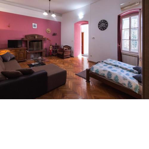 Giardini Apartment