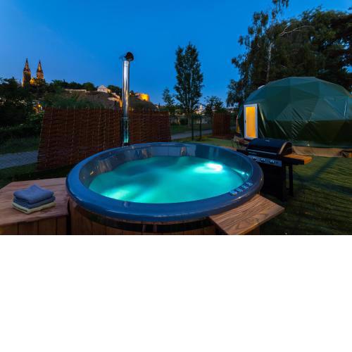 Glamping escape to the stars under Prague skyline