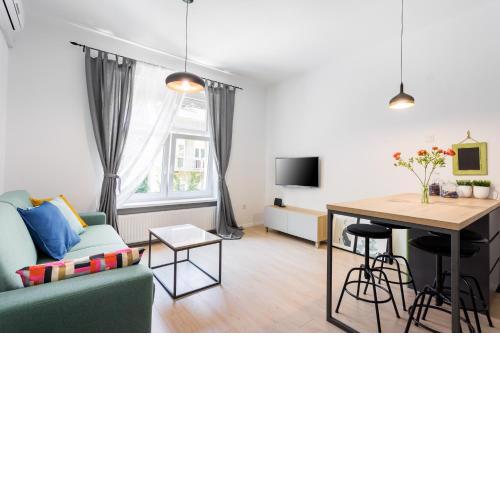 Go2Zagreb Chick Apartment Private Parking Available