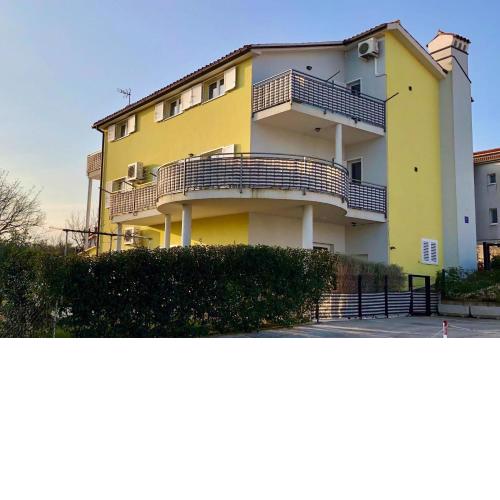 Goldfinch Estate