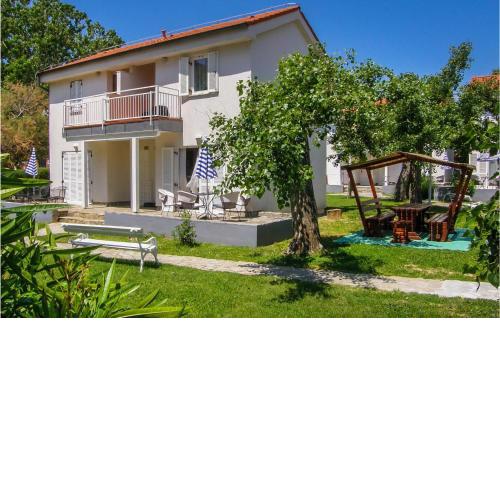 Gorgeous Apartment In Baska With Wifi