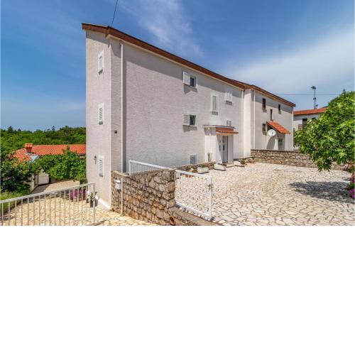 Gorgeous Apartment In Klenovica With Wifi