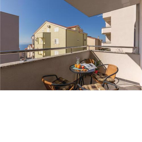 Gorgeous Apartment In Makarska With Wifi