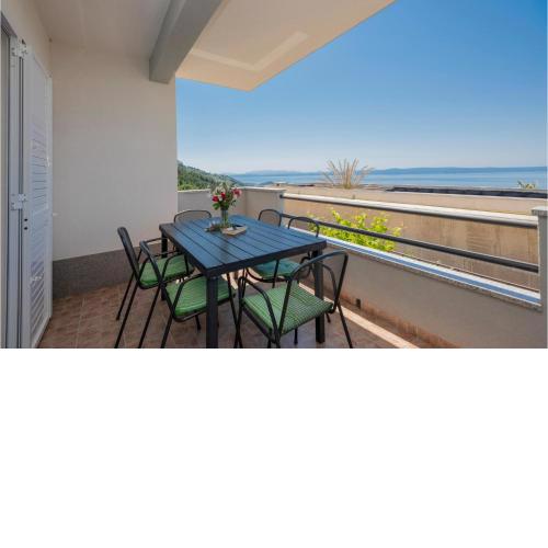 Gorgeous Apartment In Makarska With Wifi