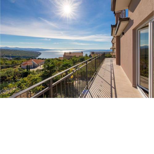 Gorgeous Apartment In Pobri With Jacuzzi