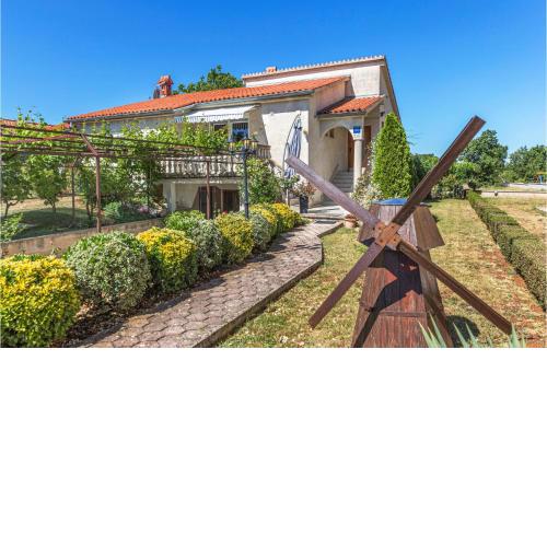 Gorgeous Apartment In Pula With Wifi