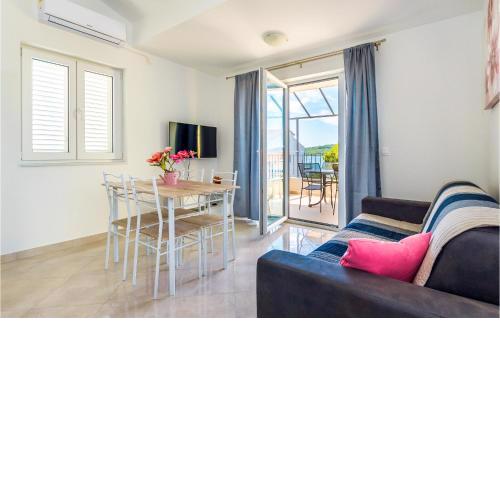 Gorgeous Apartment In Srima With Wifi