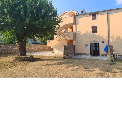 Gorgeous Home In Bale With Kitchen