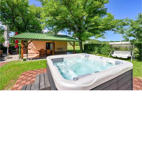 Gorgeous Home In Belavici With Jacuzzi