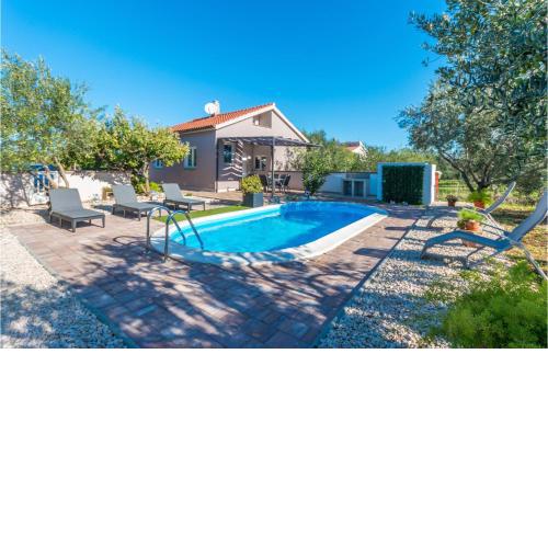Gorgeous Home In Dobropoljana