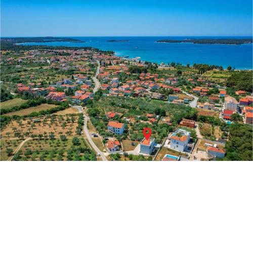 Gorgeous Home In Fazana With Kitchen