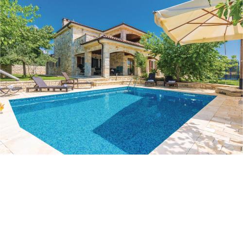 Gorgeous Home In Gorica With Kitchen