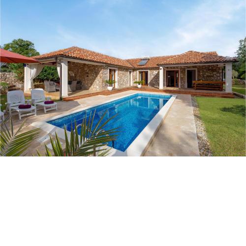 Gorgeous Home In Gostinjac With Kitchen