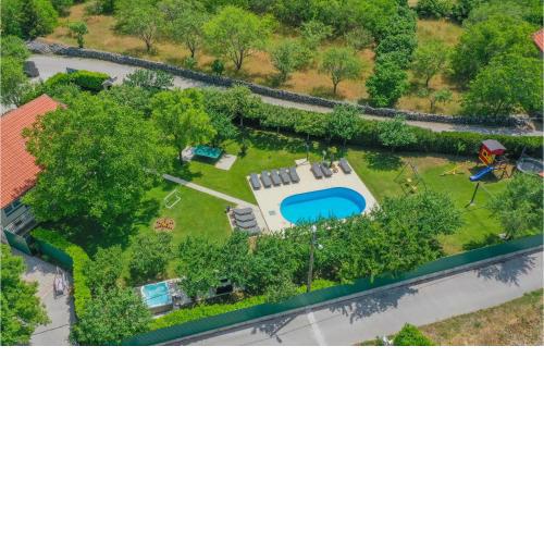 Gorgeous Home In Imotski With Jacuzzi