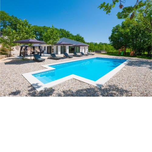 Gorgeous Home In Ivanbegovina