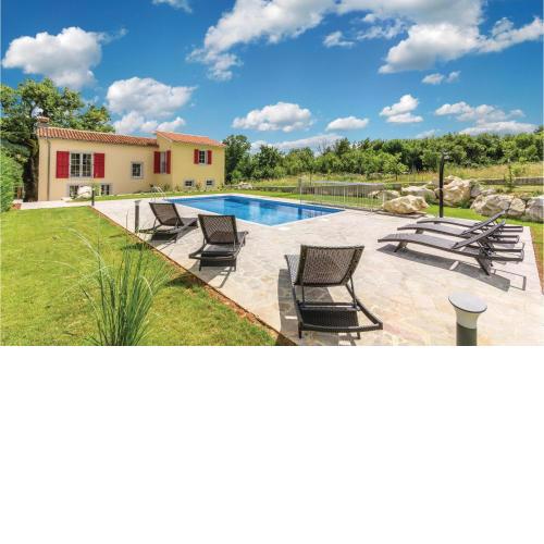 Gorgeous Home In Lupoglav With Kitchen