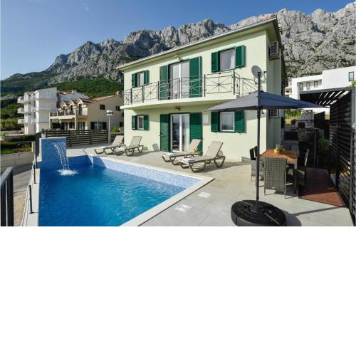 Gorgeous Home In Makarska With Kitchen