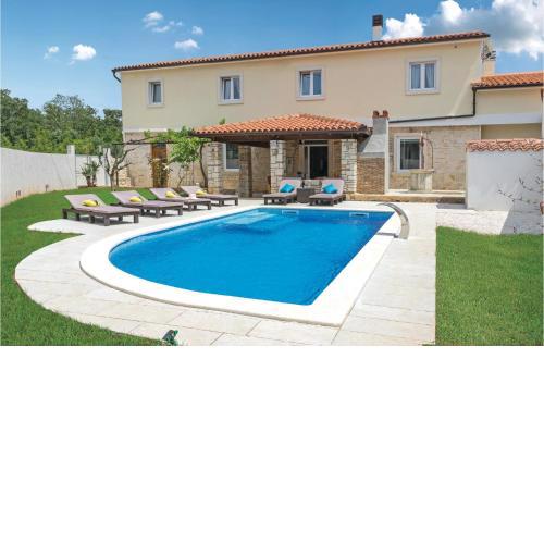 Gorgeous Home In Peruski With Wifi