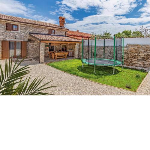 Gorgeous Home In Peruski With Wifi