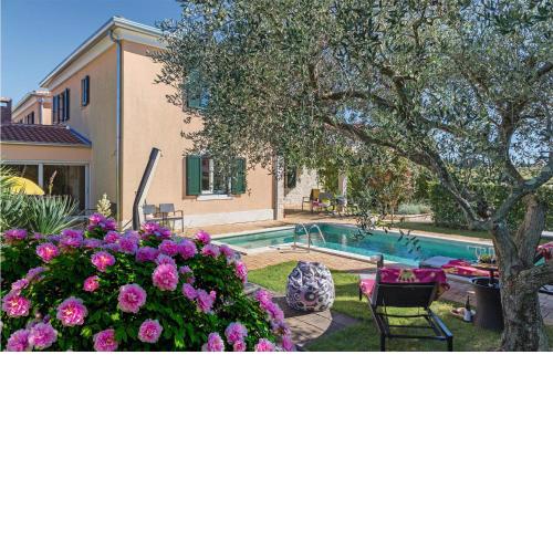 Gorgeous Home In Strada Contesa With Kitchen