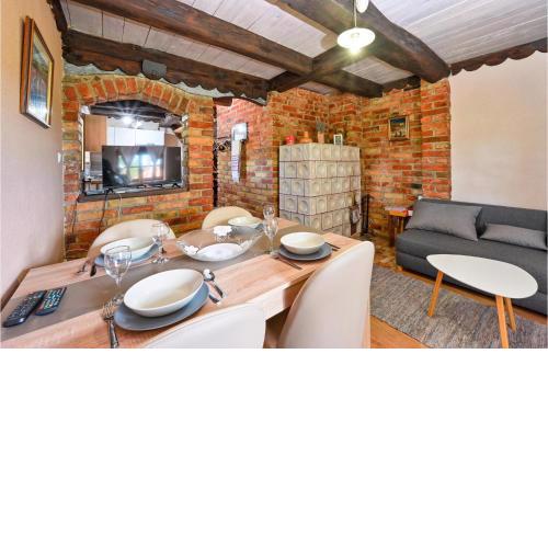 Gorgeous Home In Sveti Ivan Zelina With Jacuzzi