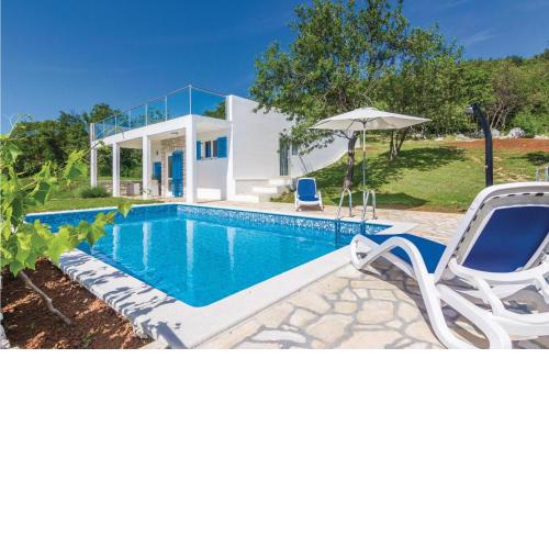 Gorgeous Home In Trget With Outdoor Swimming Pool