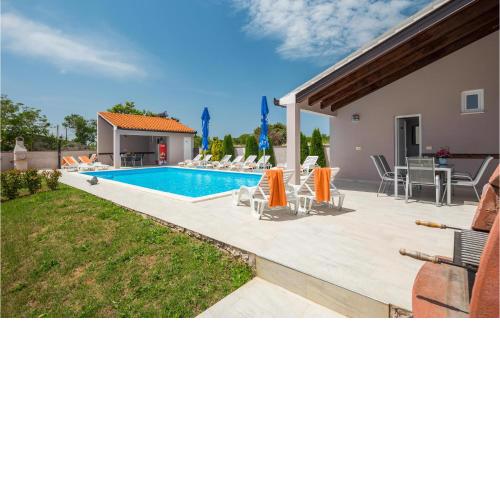Gorgeous Home In Valtura With Wifi