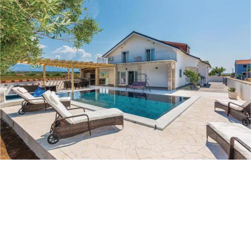 Gorgeous Home In Vrsi With Wifi