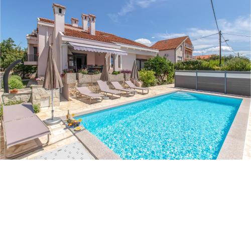 Gorgeous Home In Zadar With Heated Swimming Pool