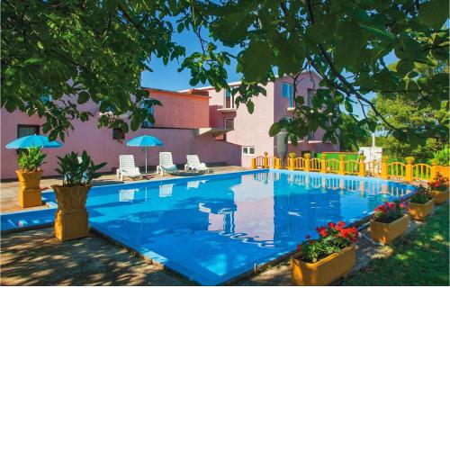 Gorgeous Studio In Valtursko Polje With Wifi