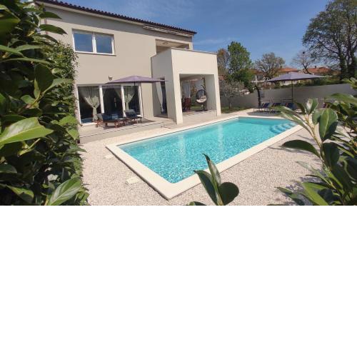 Gorgeous villa Lola with private heated pool