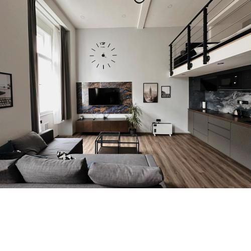 Grand Viceroy Apartments - Gothic Tower View