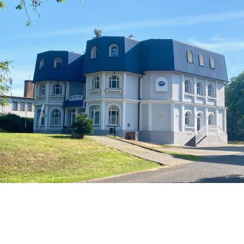 GrandLux Villa & Spa