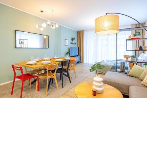 Gravity Prague - 3BR, 2 Parking Spots, Full Kitchen
