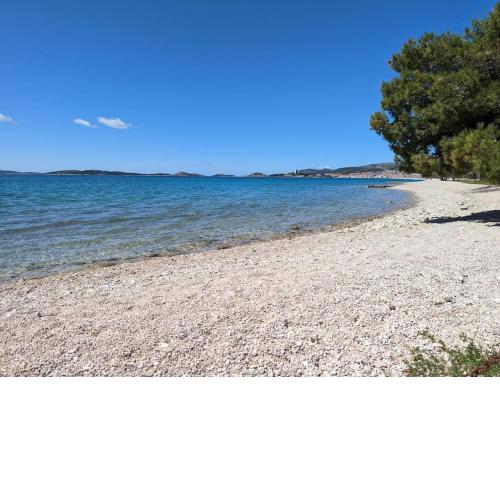 ground floor apartment 50m from beach