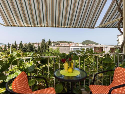 Guest House Bradas- Twin Room with Shared Bathroom No4