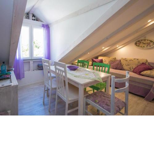 Guest House Gugily - Three Bedroom Apartment with City and Sea View