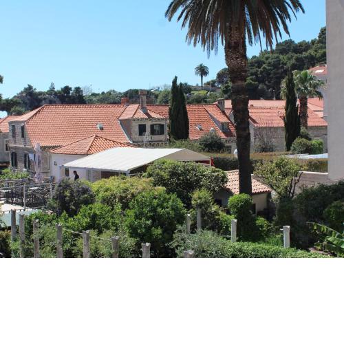 Guest House Gugily- Triple Room with Shared Bathroom and City View