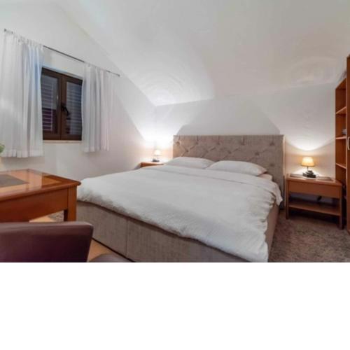 Guest House Kono - Two-Bedroom Apartment with Balcony and Sea View - Marka Gjaje Street