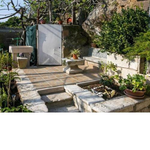 Guest House Kusalo- Studio Apartment with Patio Studio 1