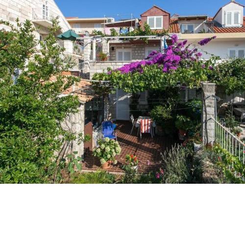 Guest House Misita - One Bedroom Apartment with Balcony and Sea View